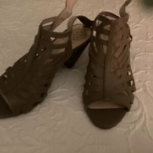 Vince Camuto Elem Khaki Leather Cut Out Heeled Sandals Women’s Size 8